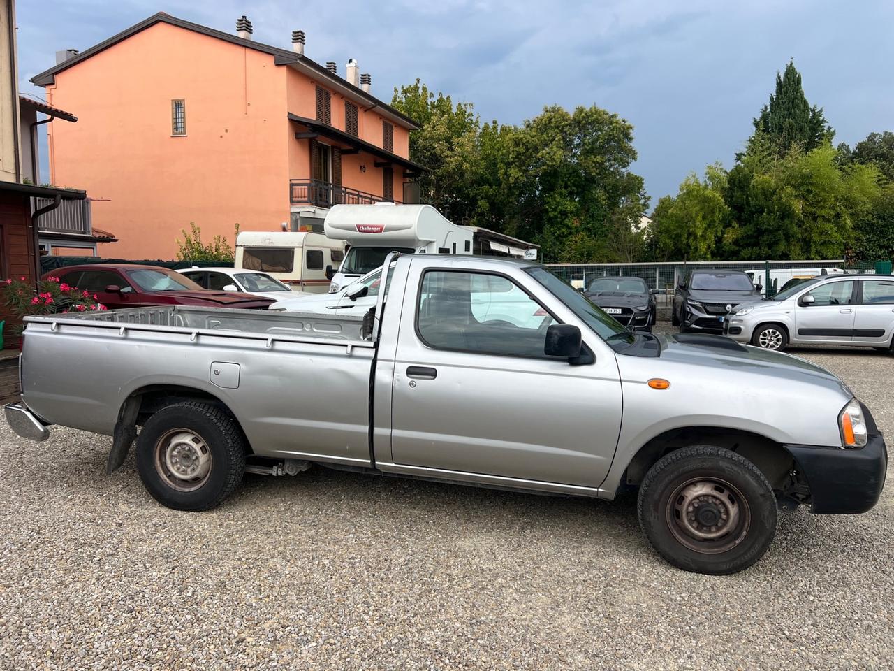 Nissan NP300 2.5 D 2P Cassone Lungo