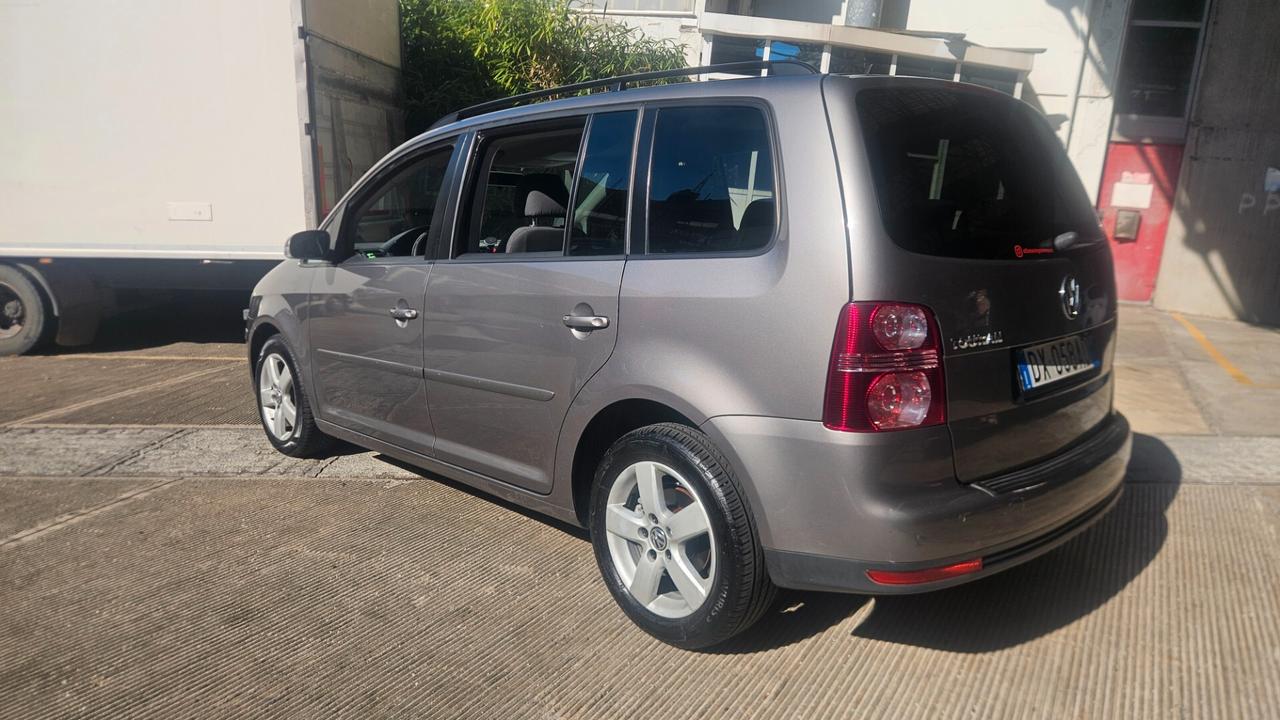 Volkswagen Touran 1.9 TDI DSG 7 POSTI