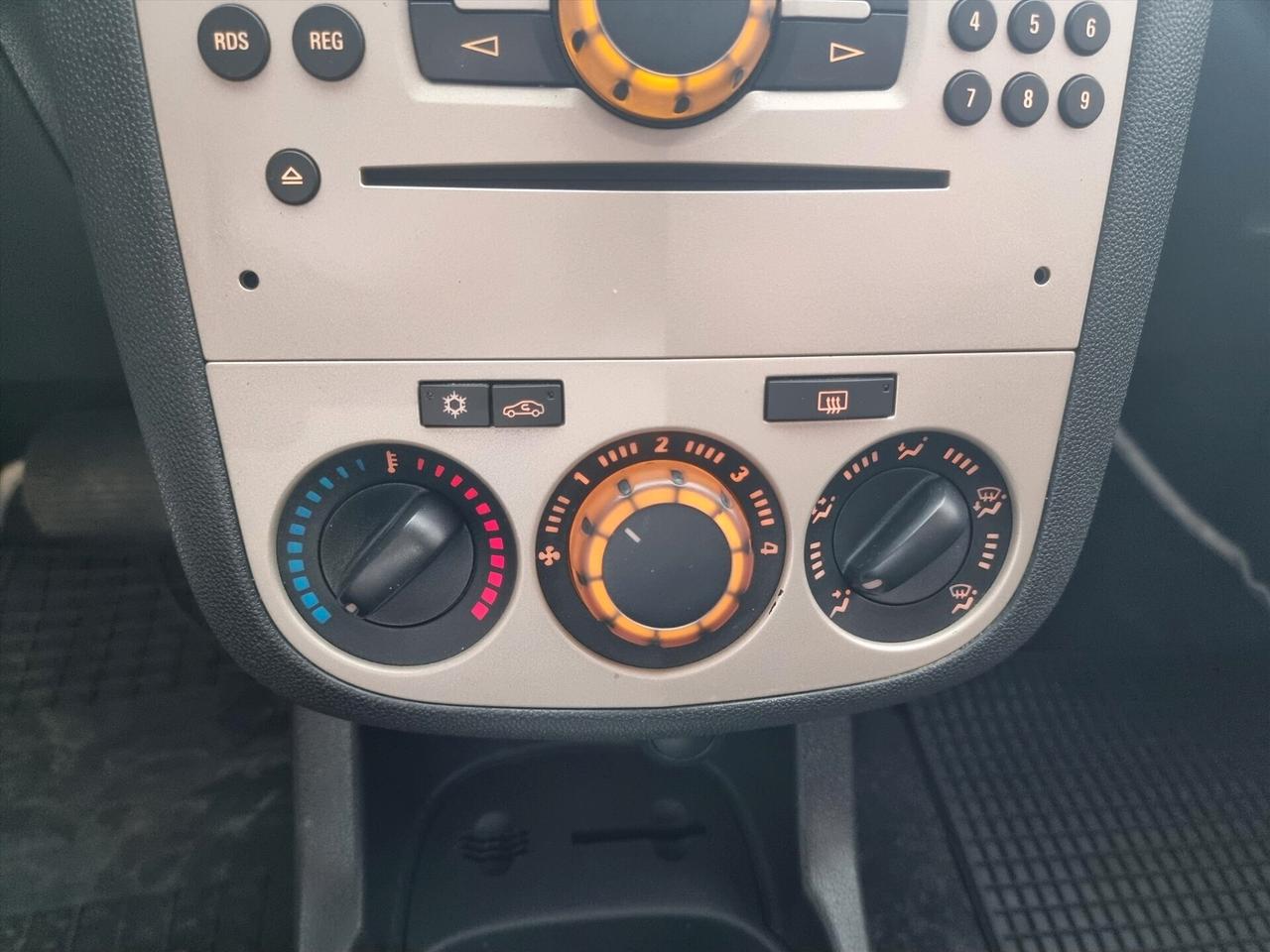 Opel Corsa 1.2 5 porte Cosmo CAMBIO AUTOMATICO GPL