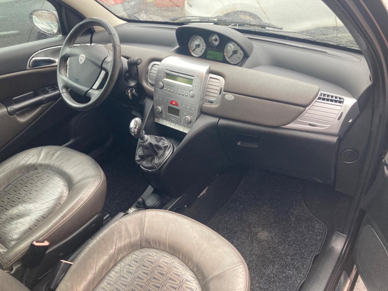 LANCIA YPSILON (EDIZIONE LIMITATA VERSUS)