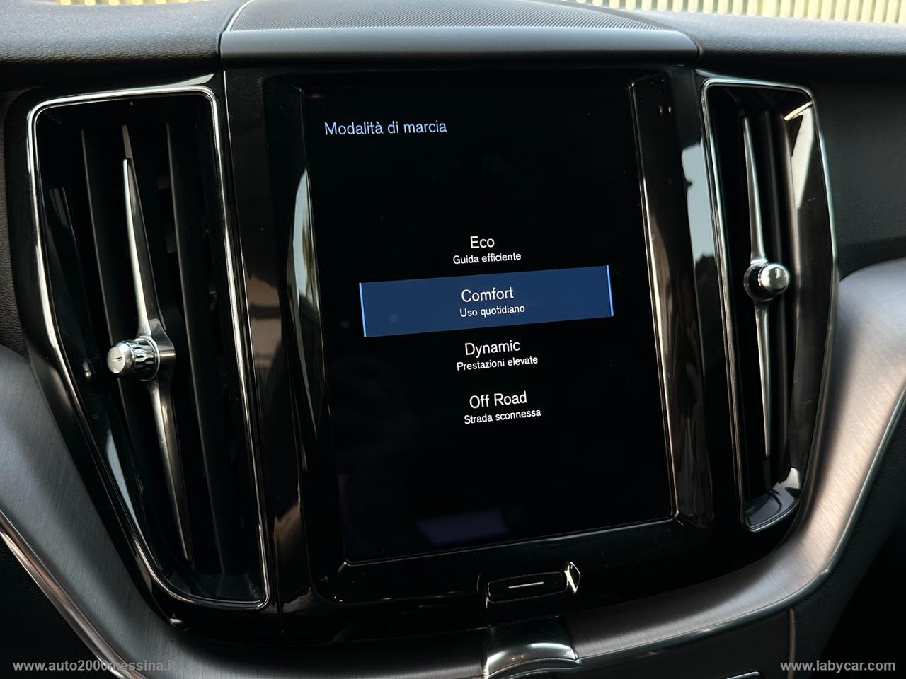 VOLVO XC60 B4 AWD GEARTRONIC MOMENTUM PRO IBRIDO DIESEL
