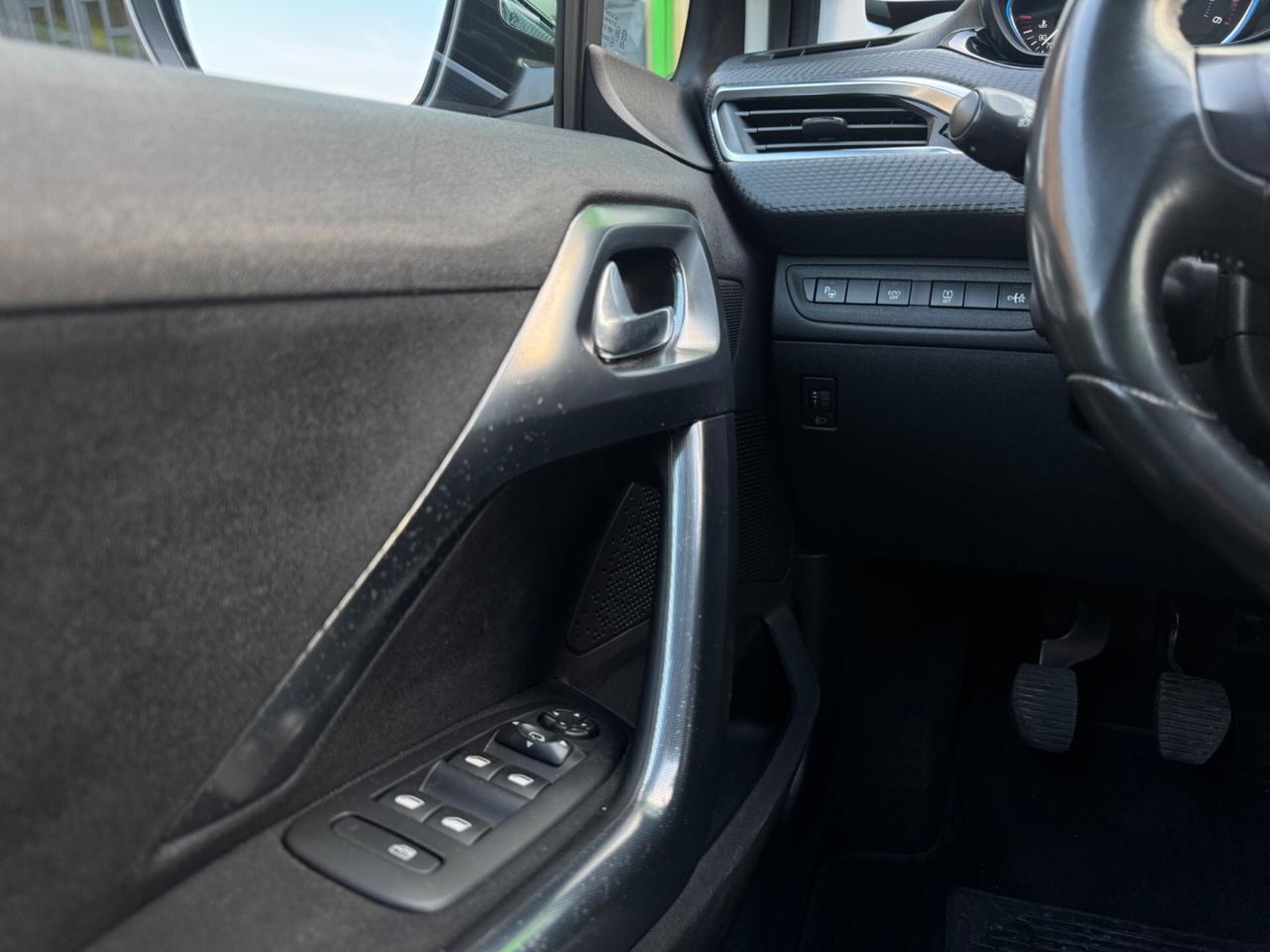 Peugeot 2008 1.6 e-HDi 92 CV Stop&Start Urban Cross