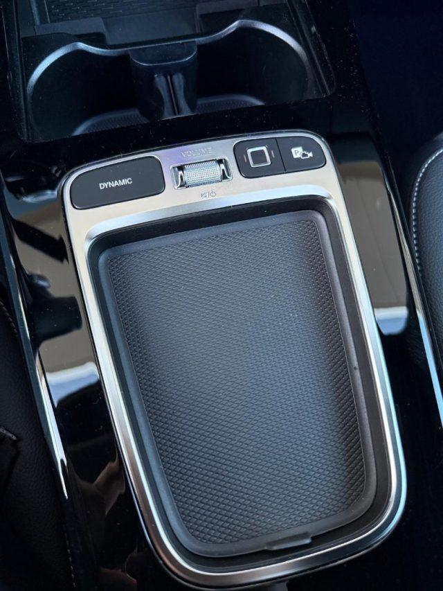 MERCEDES-BENZ A 200 163cv AMG Line Premium NIGHT PACK-19"-IVA ESP