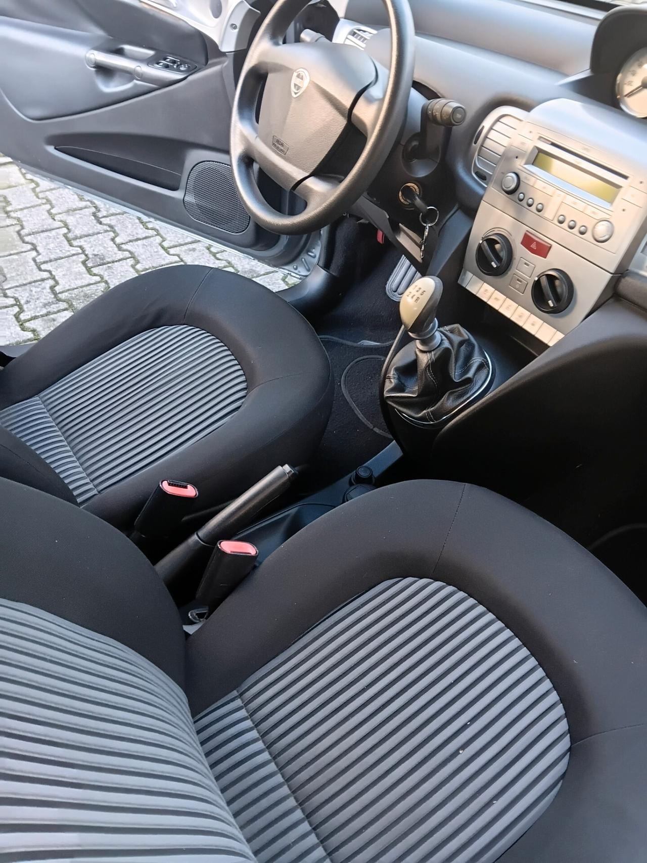 Lancia Ypsilon 1.2 Argento