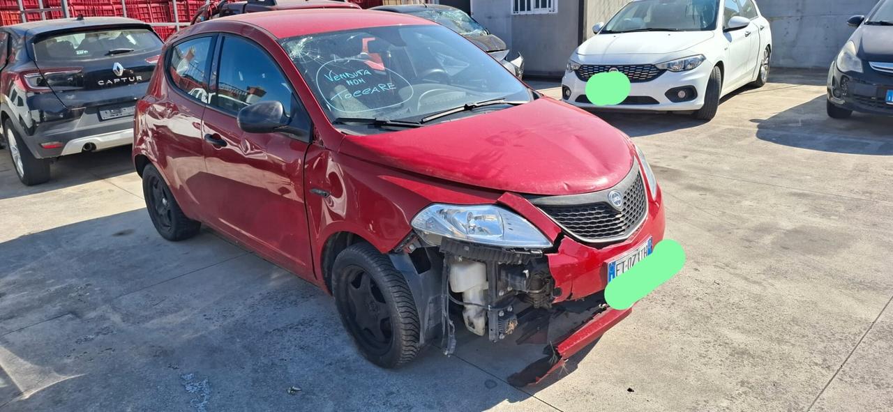 2019 GPL Lancia Ypsilon 1.2 69 CV 5 porte GPL Ecochic Black and Noir