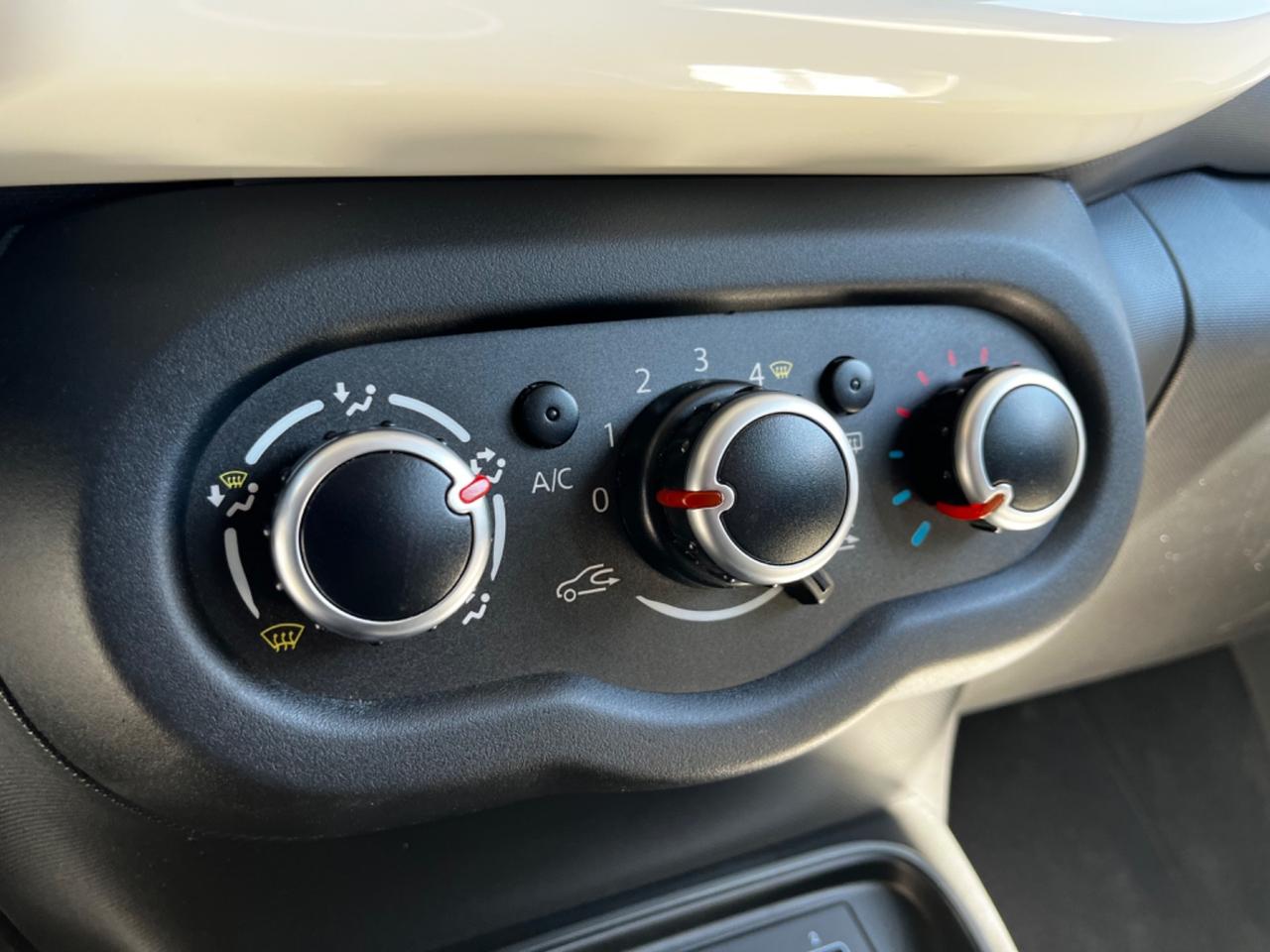 Renault Twingo 2020 57.000KM 1.0 BENZ