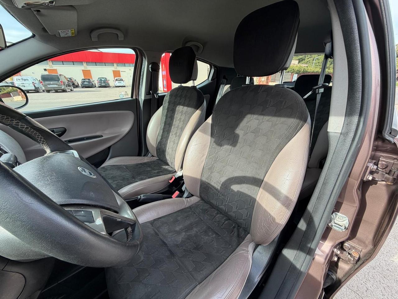 Lancia Ypsilon 1.2 BENZ - 69 CV - 5 porte