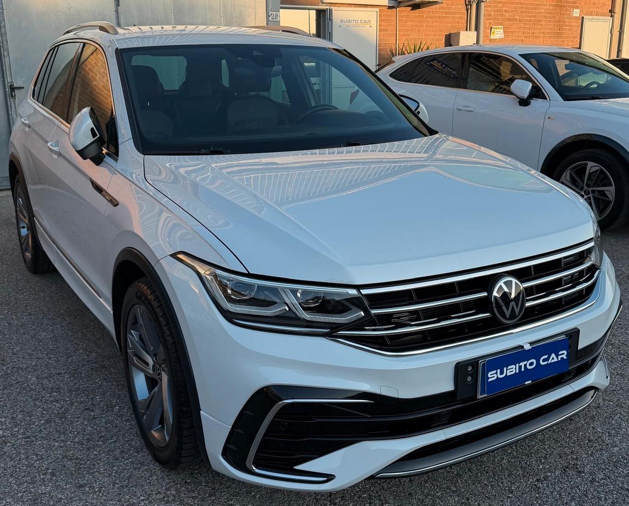 Volkswagen Tiguan 2.0 TDI 150 CV SCR DSG R-Line BIANCO PERLATO