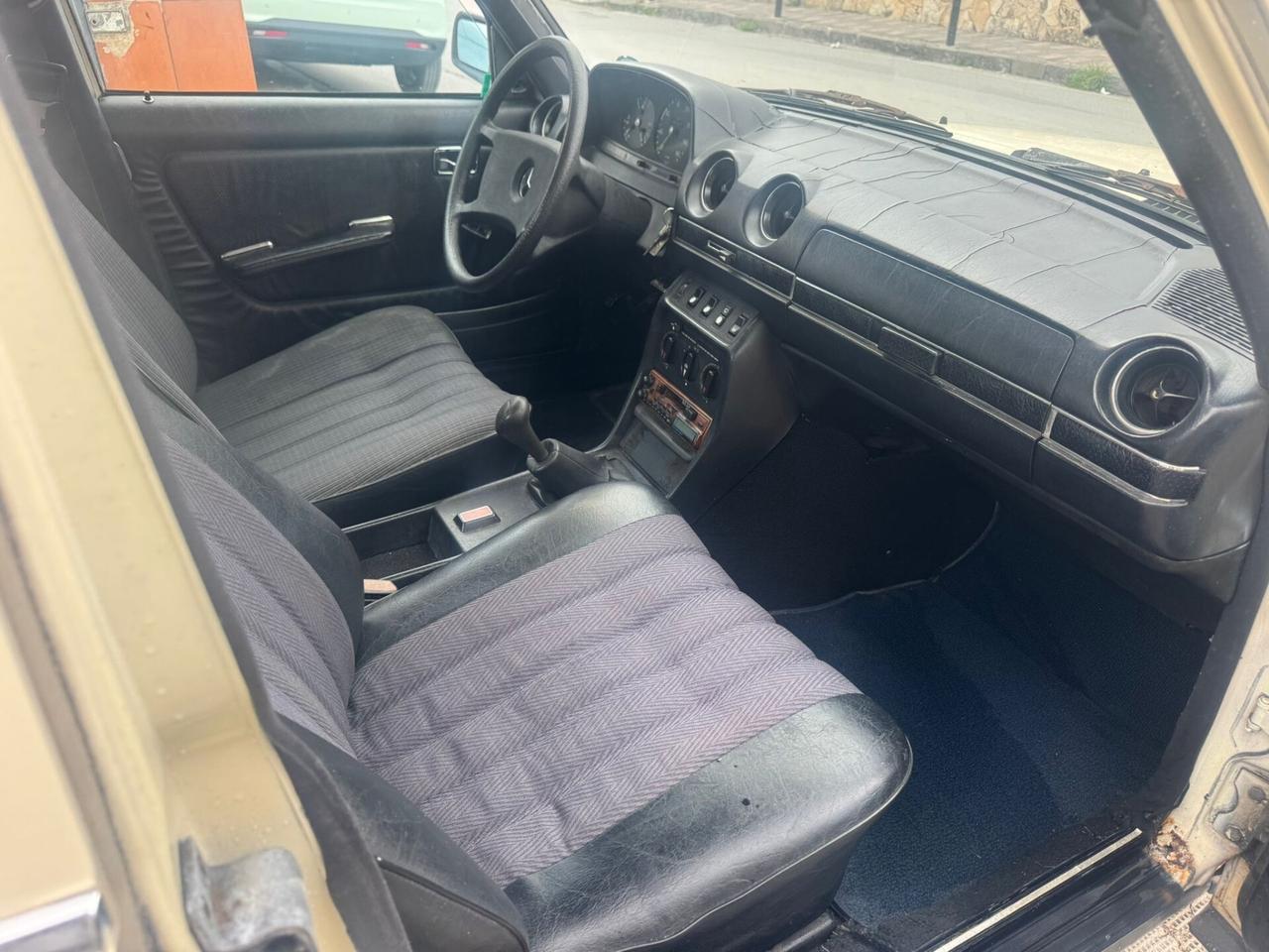 Mercedes-benz 200 berlina