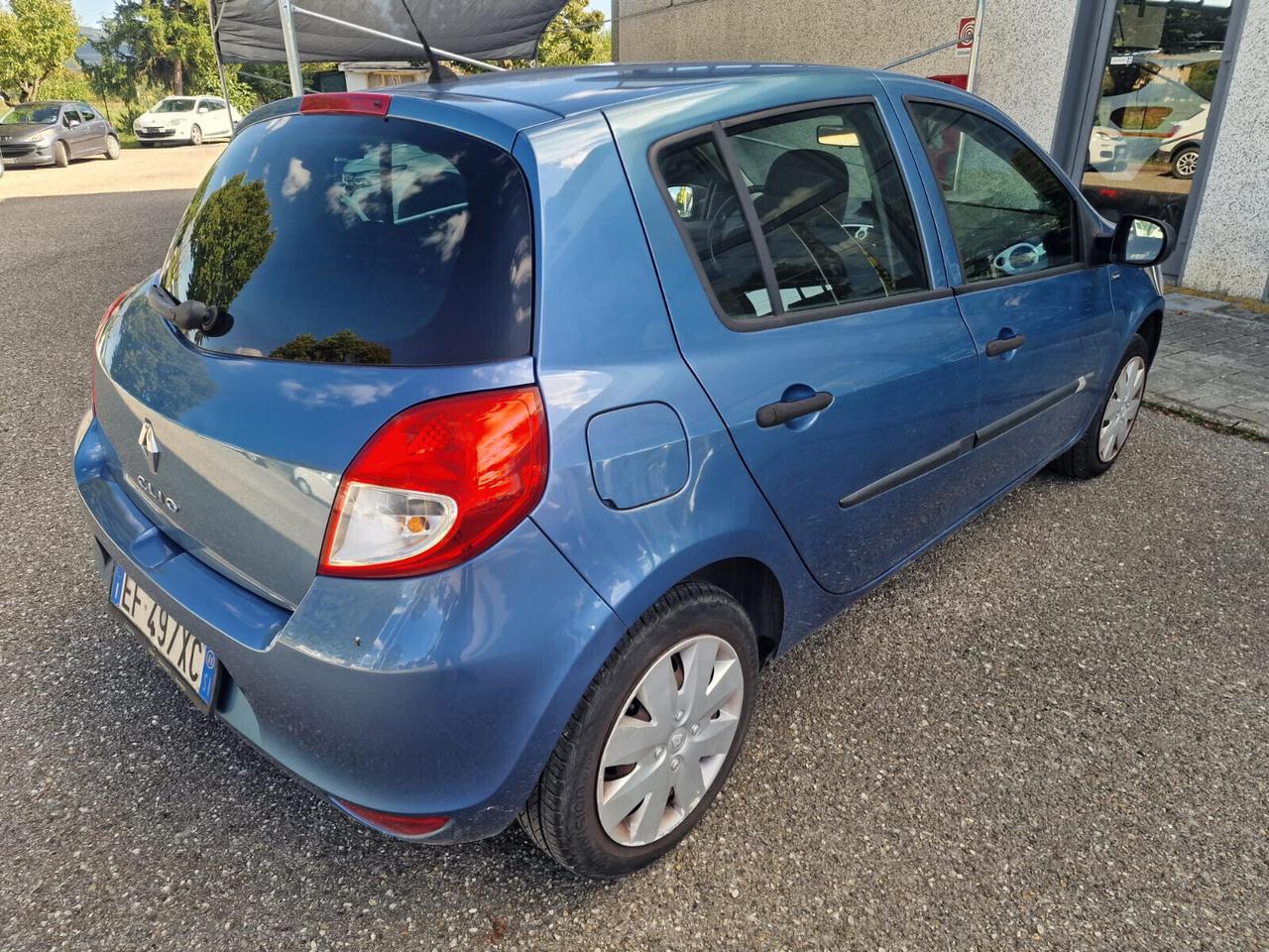 RENAULT CLIO 1.2 16V 5P SOLO 70.000 KM.03/2011