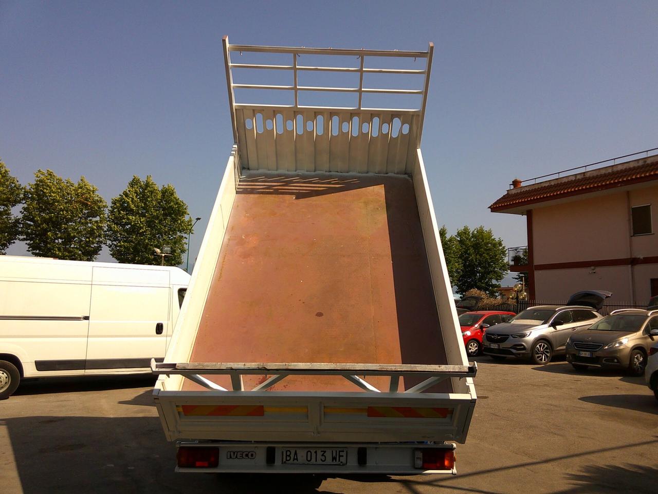 Iveco EUROCARGO RIBALTABILE CON GRU 92000 KM 98