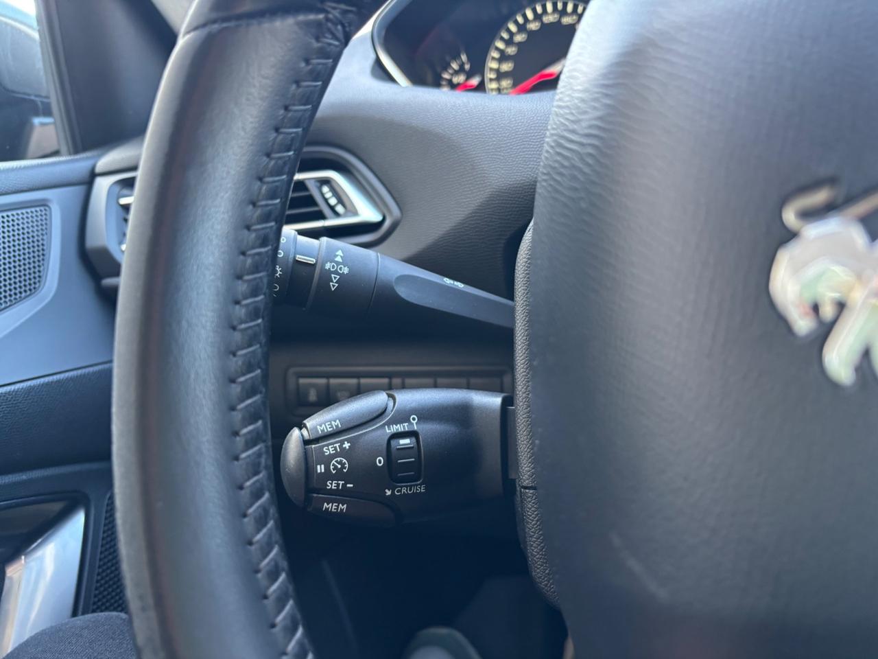 Peugeot 308 BlueHDi 120 S&S EAT6 SW Allure