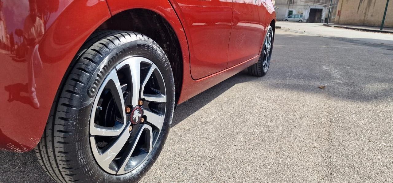 Peugeot 108 VTi 72 S&S 5 porte Allure