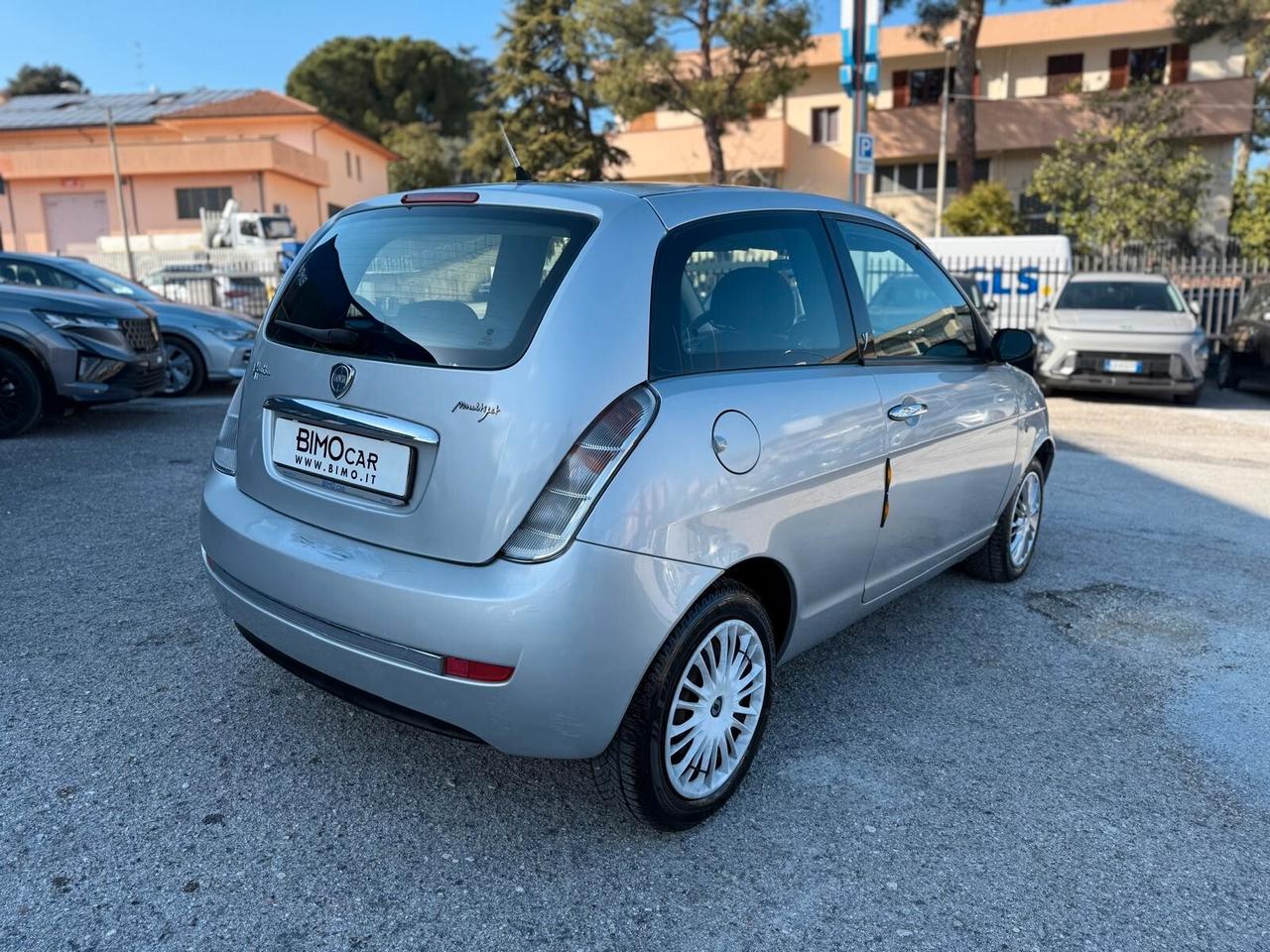 Lancia Ypsilon 1.3 MJT 75 CV Argento