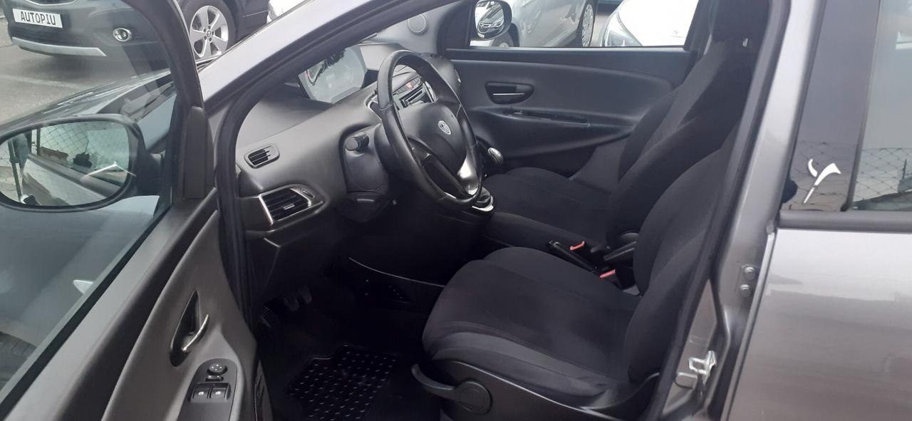 Lancia Ypsilon 1.3 MJT 95 CV 5 porte Silver - Garanzia