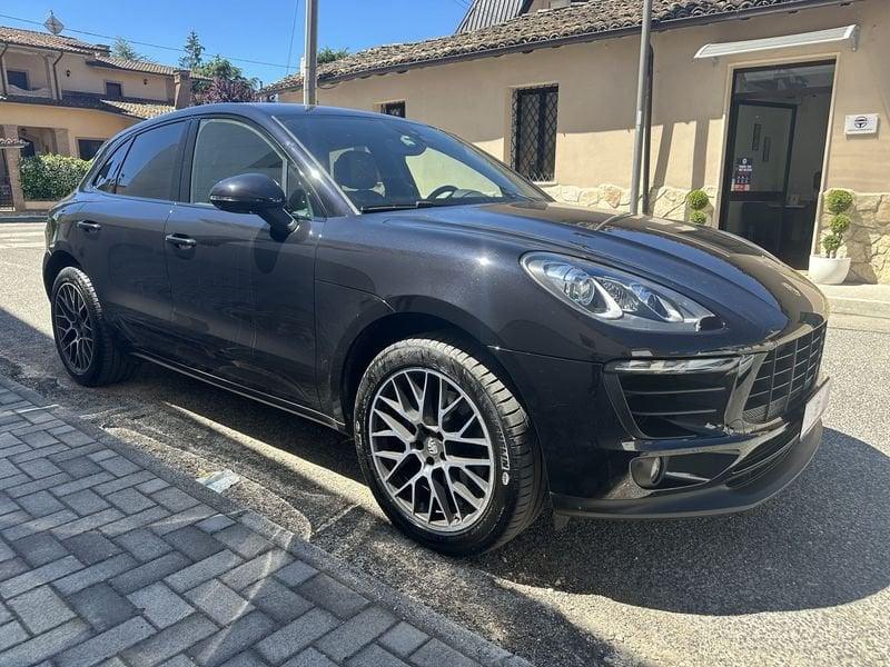 Porsche Macan -