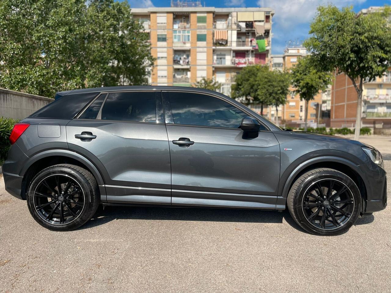 Audi Q2 40 TFSI quattro S tronic Identity Black