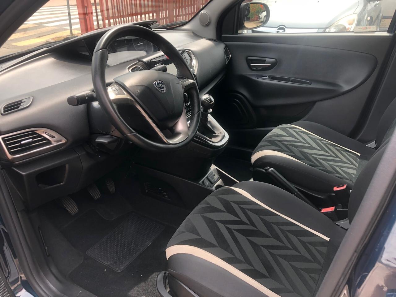 Lancia Ypsilon 1.2 platinum