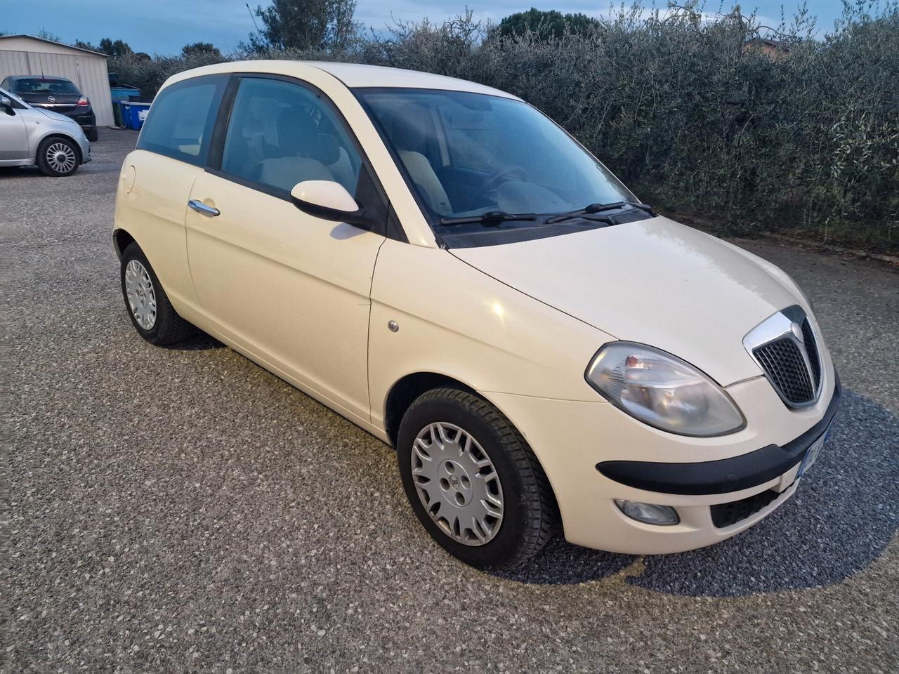 Lancia Ypsilon 1.3 MJT 75 CV Argento