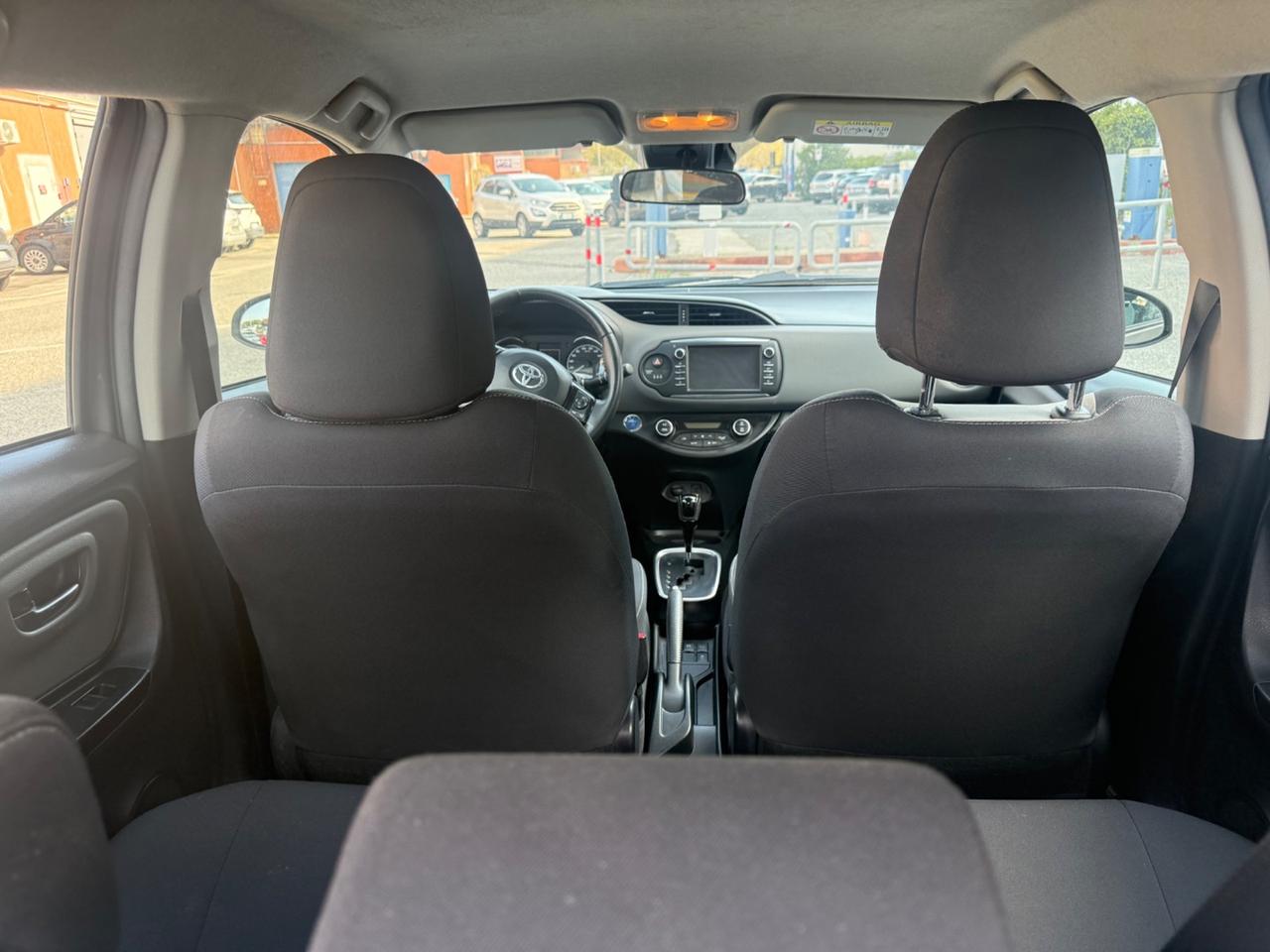 Toyota Yaris 1.5 hybrid trend gray edition