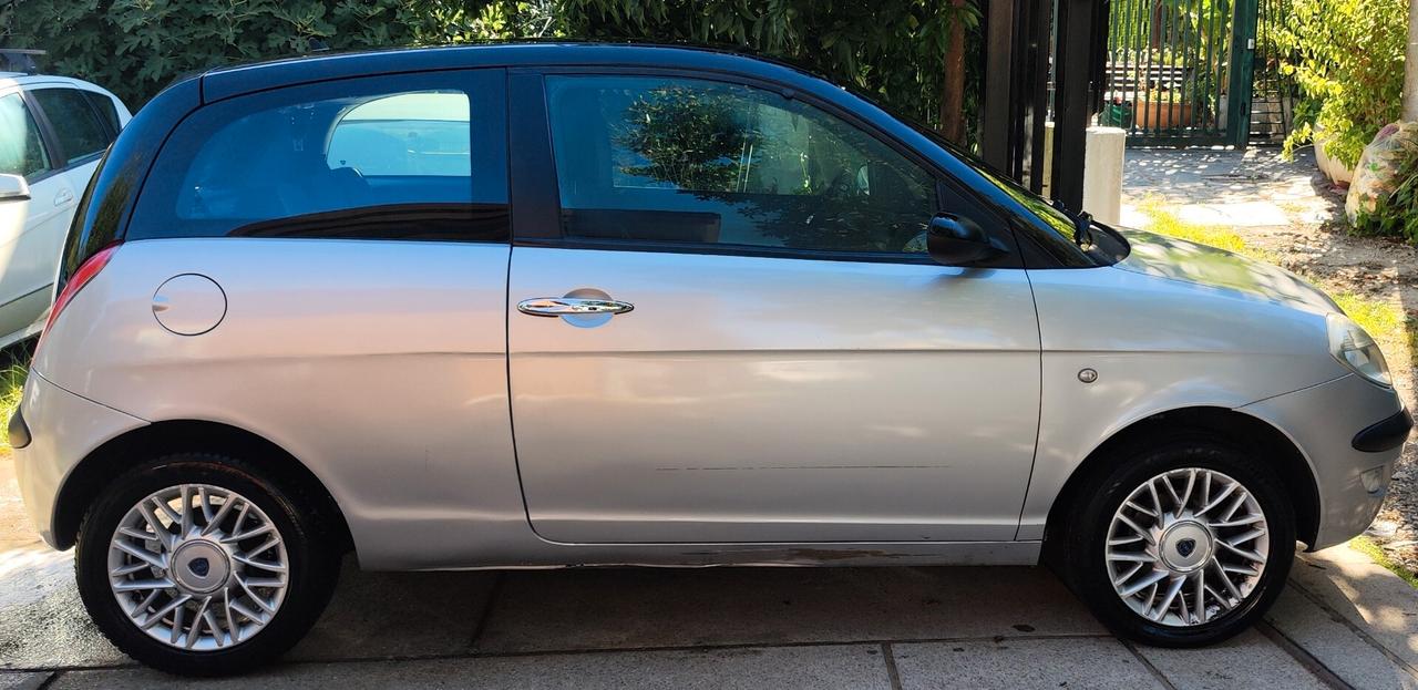 Lancia Ypsilon 1.3 MJT 75 CV Argento