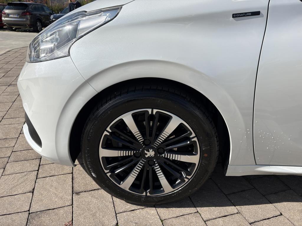 Peugeot 208 PureTech 5 porte Signature