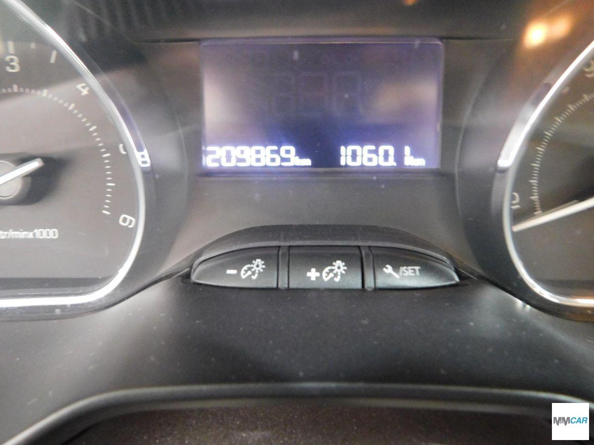 PEUGEOT - 2008 - 1.6 e-HDi 92 CV S&S robot. Allure
