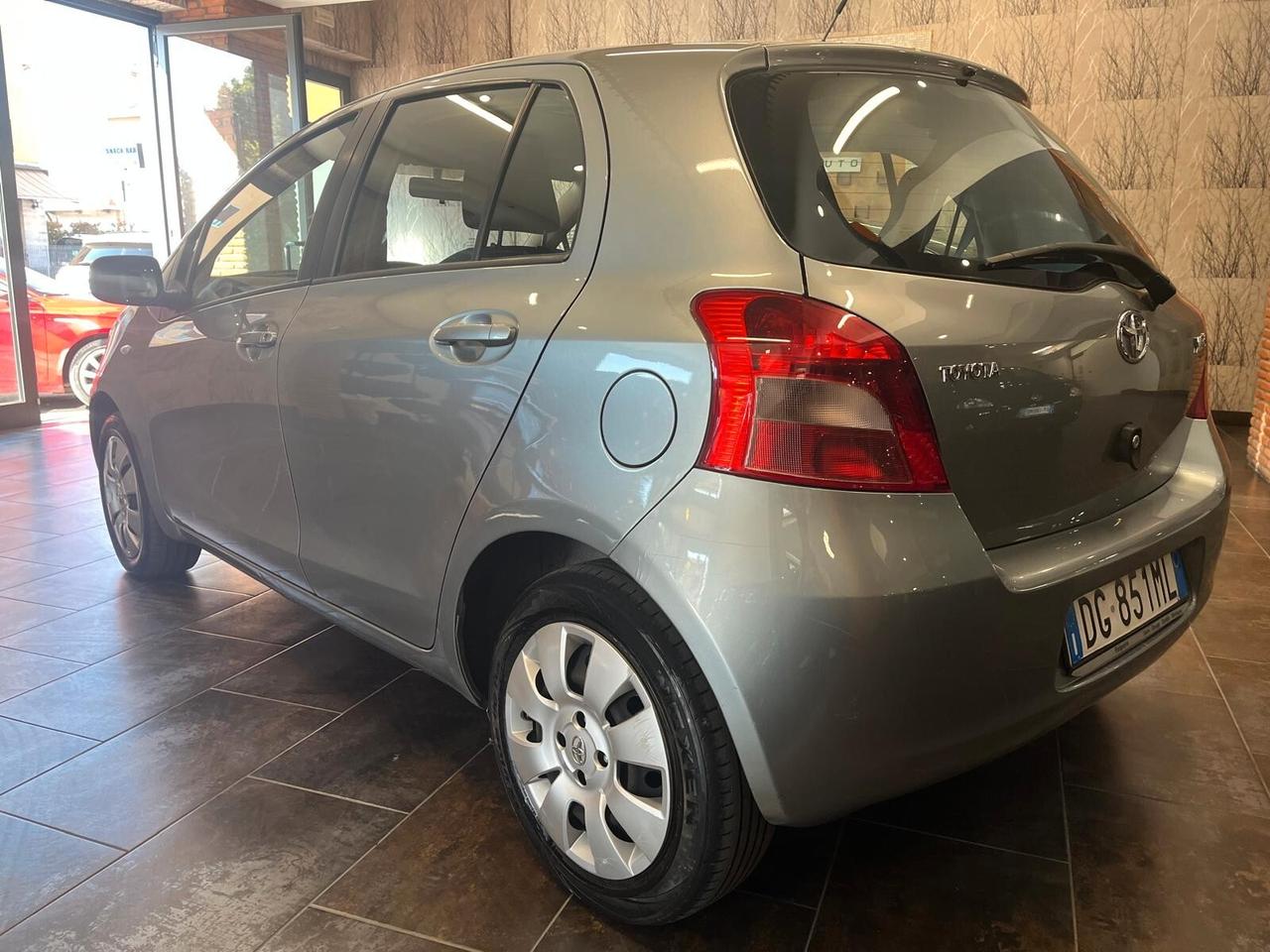 Toyota Yaris 1.0 5 porte Sol