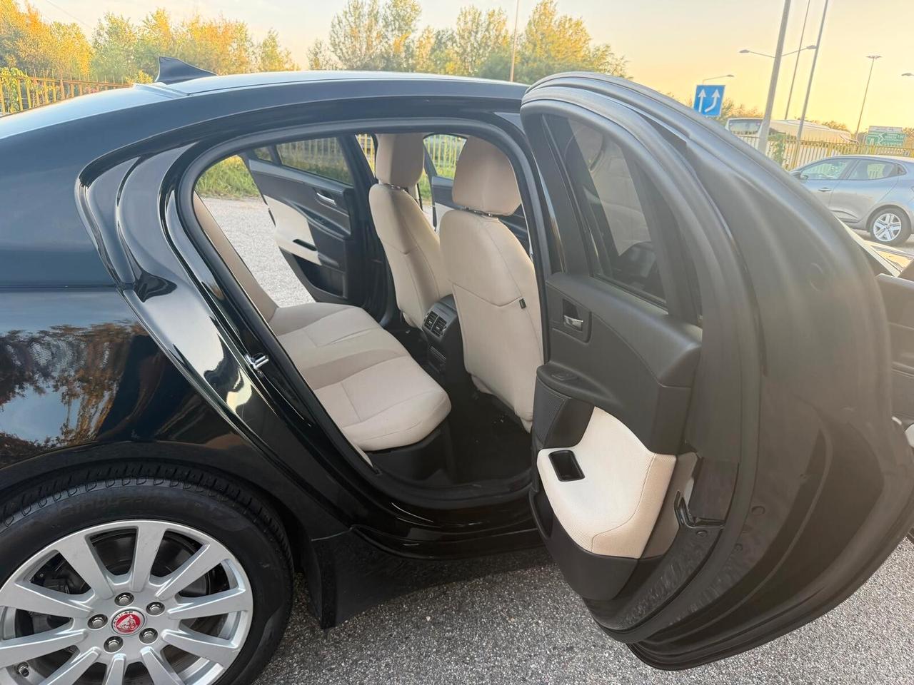 Jaguar XE 2.0 D Turbo 180CV aut. Portfolio