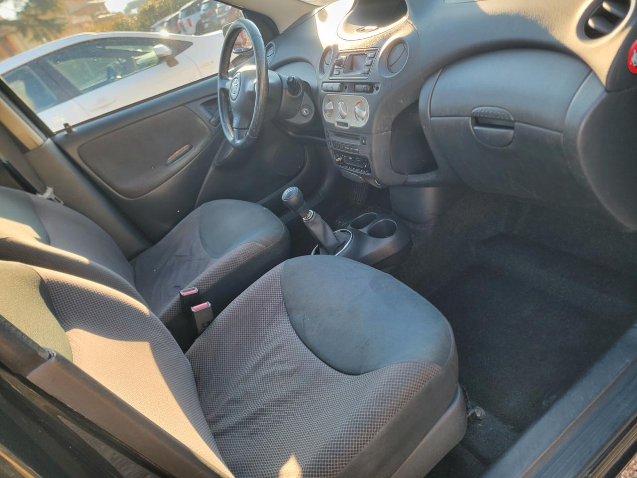 Toyota Yaris 1.0i 16V cat 5 porte Sol