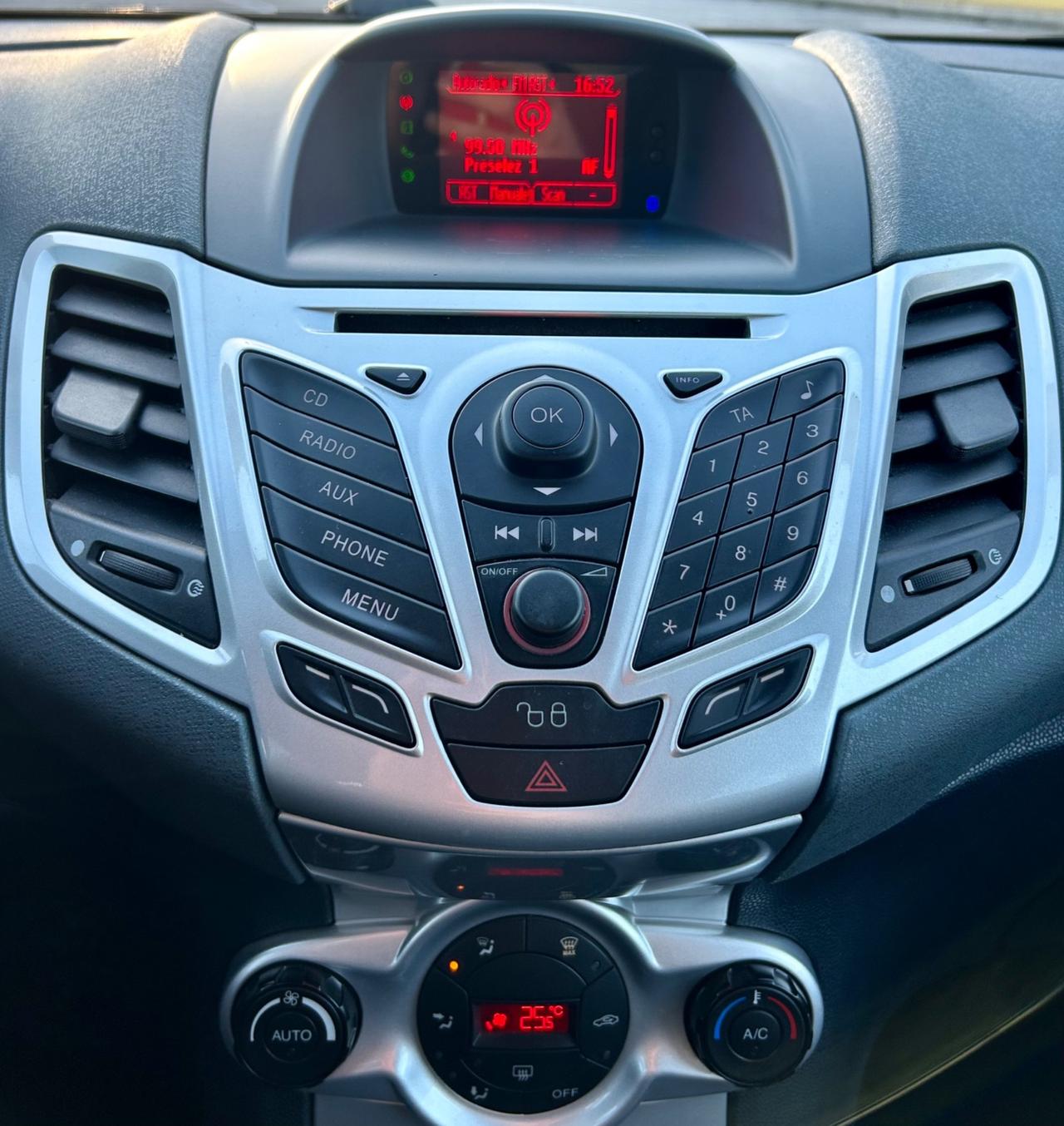 Ford Fiesta 1.4 TDCi 5p. Titanium Neopatentati