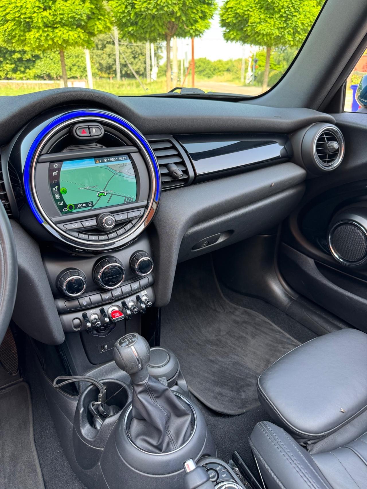 Mini 1.5 benzina One Cabrio si neopatentati