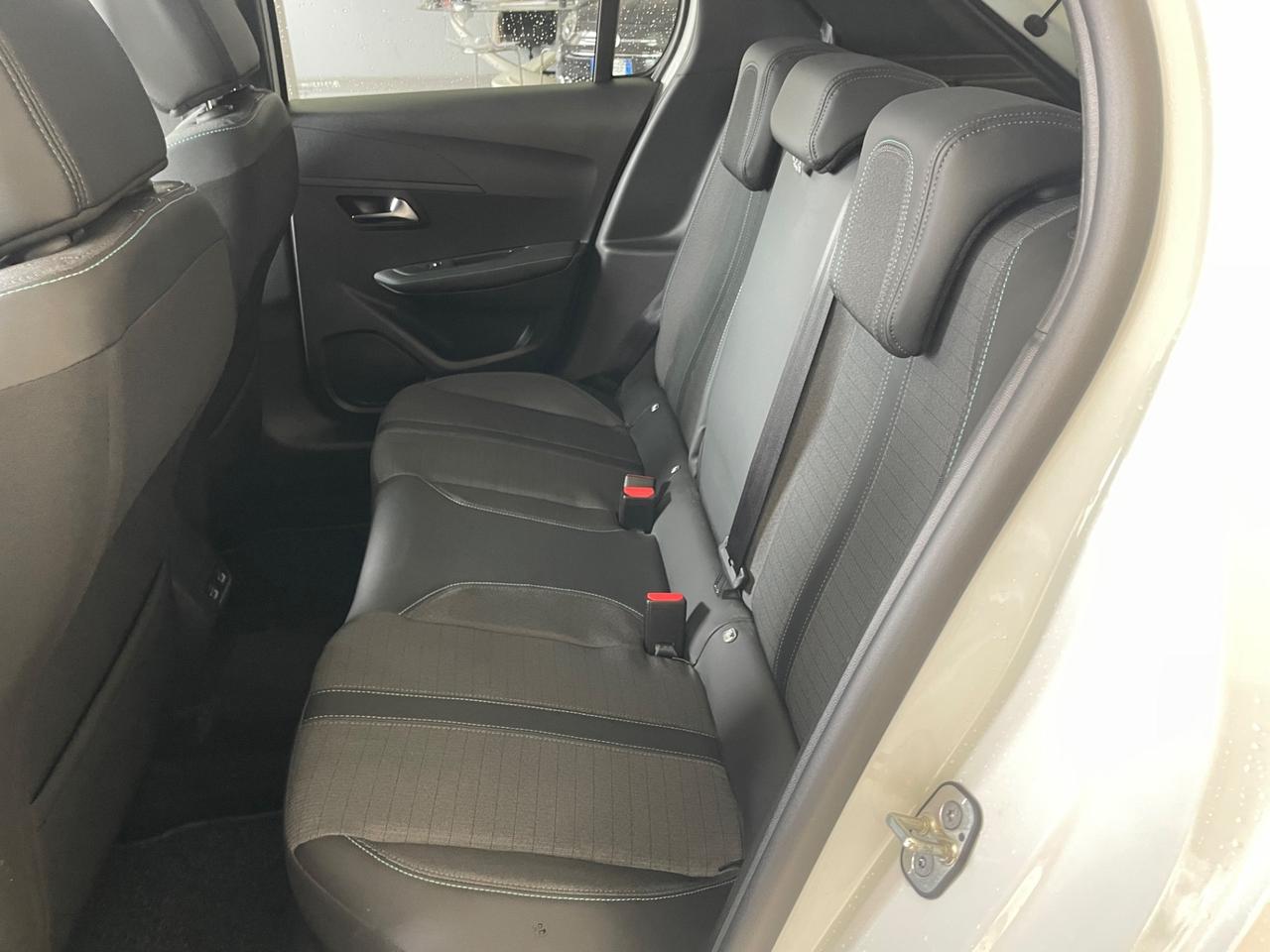 Peugeot 208 PureTech 100 EAT8 5 porte Allure Pack - Nessun vincolo -