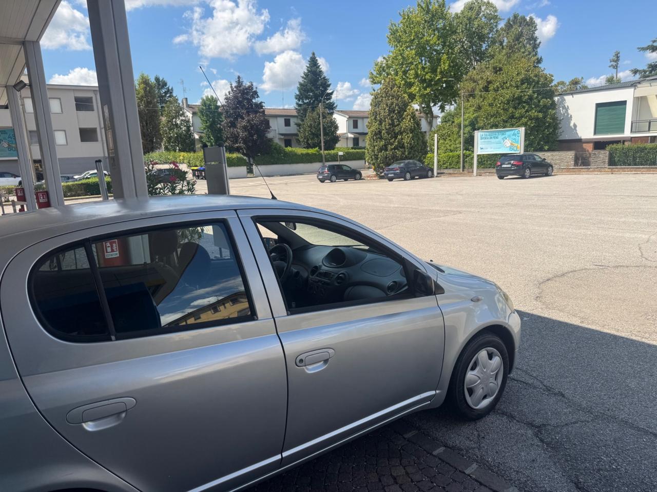 Toyota Yaris 1.0i 16V cat 5 porte Sol