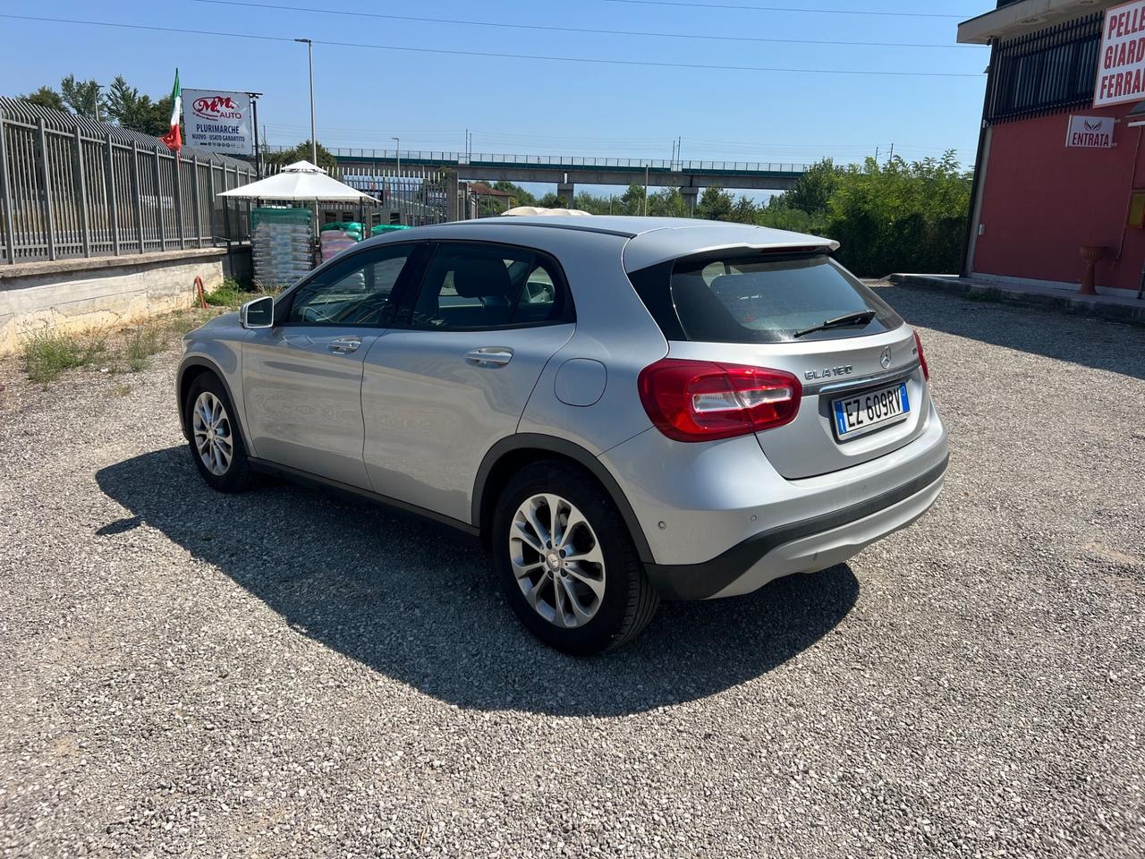 Mercedes-benz GLA 180 d Premium