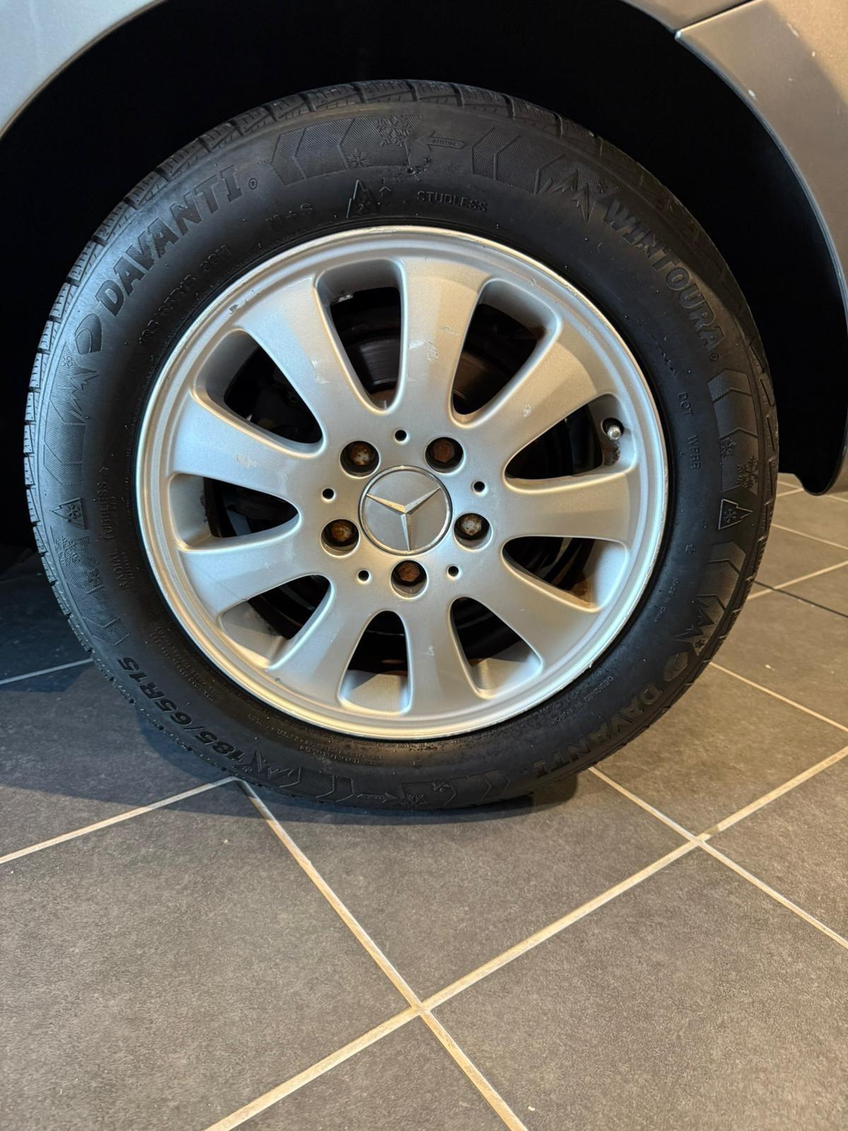 Mercedes A 150 - BENZINA-NEOPATENTATI