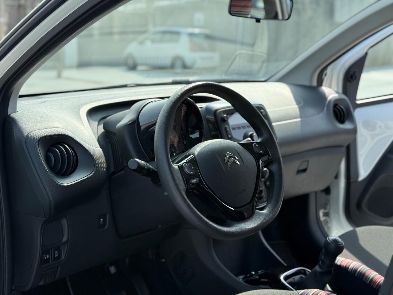 Citroen C1 VTi 72 CV 5 porte pari al nuovo km 0