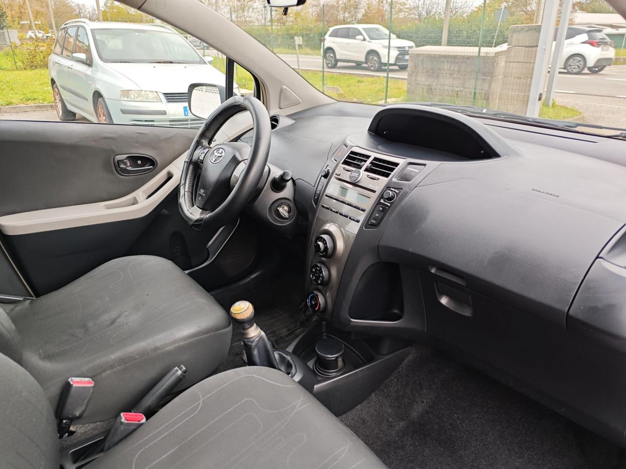 Toyota Yaris 1.0 5 porte