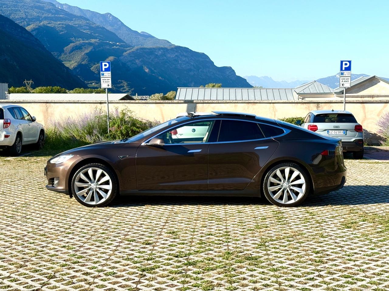 Tesla Model S 85 ,,RICARICA GRATIS A VITA”