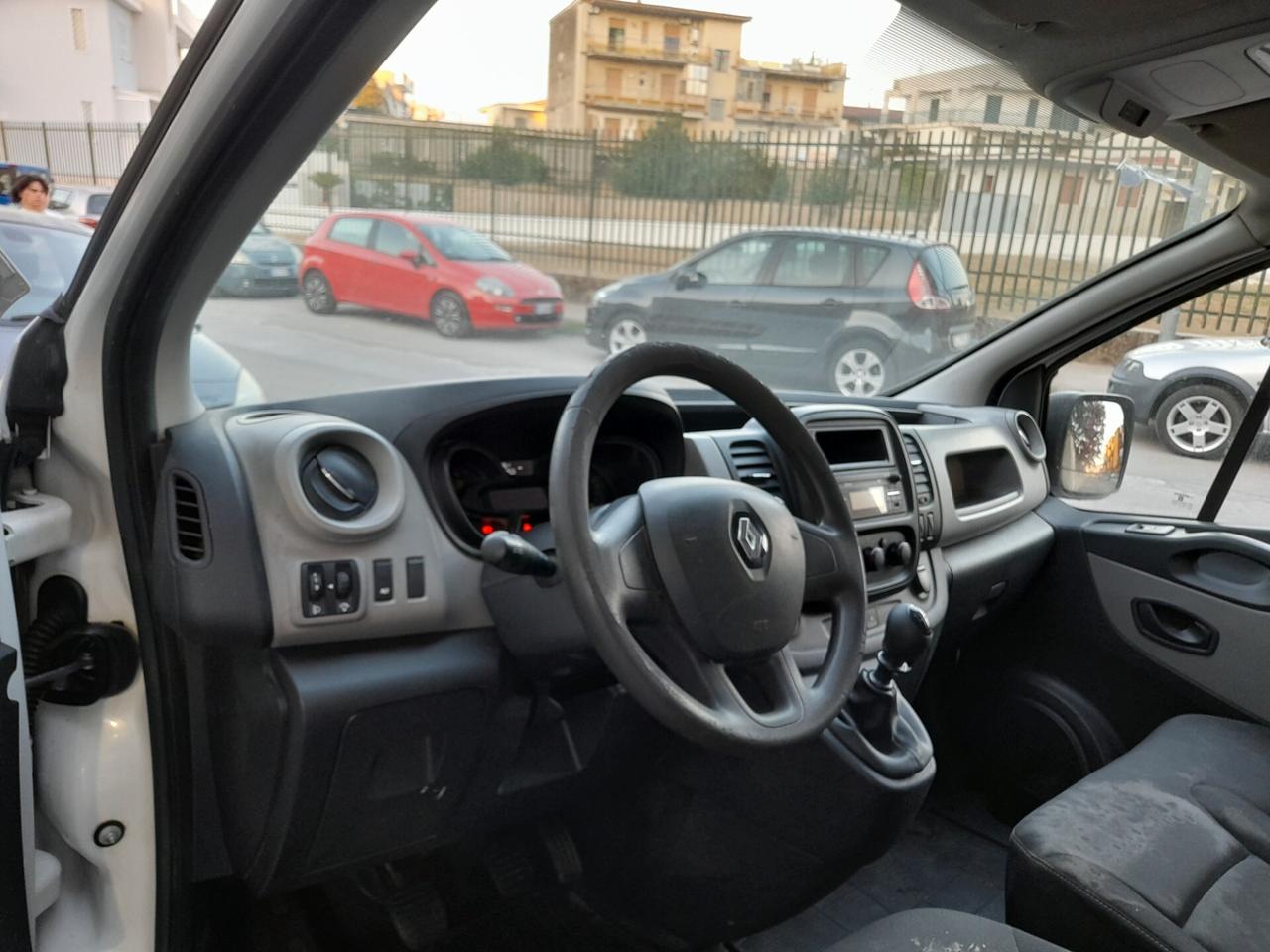 RENAULT TRAFIC 2014