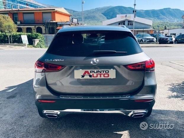MERCEDES-BENZ GLA 200 d Automatic TETTO- AMBIENT