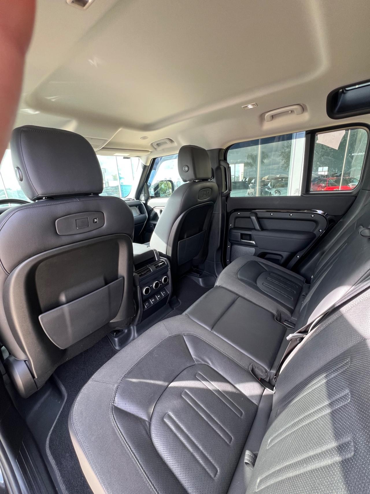 Land Rover Defender 110 HSE 240cv offerta T-Stock prezzo imperdibile