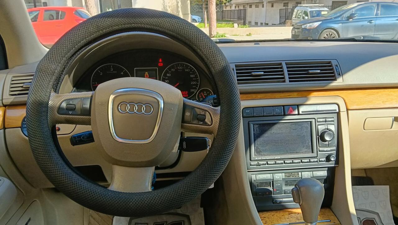 AUDI A4 2.5 TDI-AUTO-2005