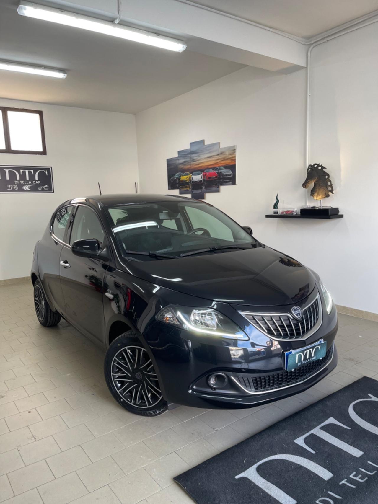 Lancia Ypsilon 1.0 FireFly 5 porte S&S Hybrid Silver