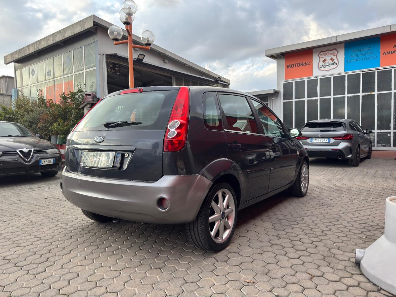 Ford Fiesta 1.2 16V 5p. Ghia ADATTA A NEOPATENTATI