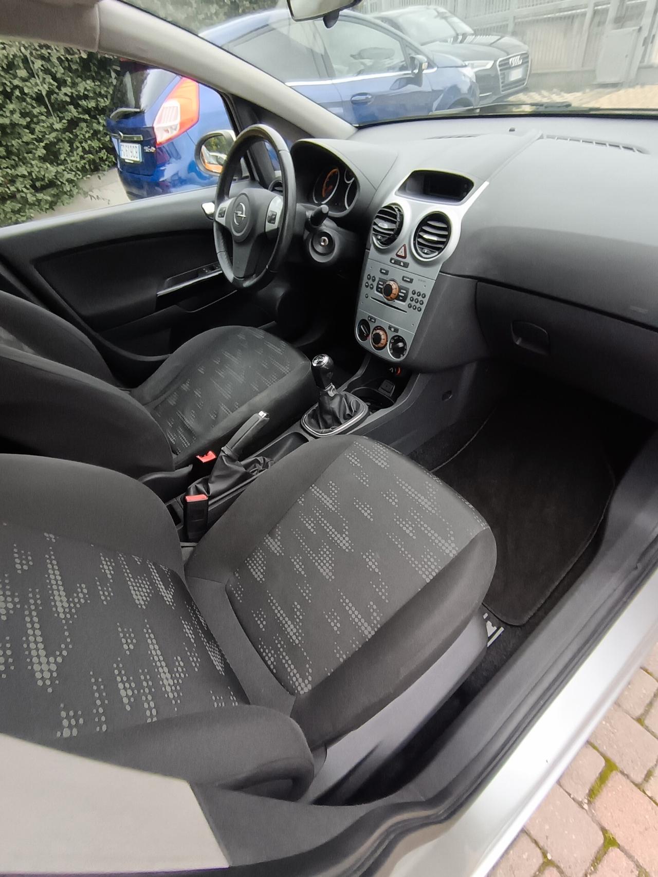 Opel Corsa 1.2 5 porte Club