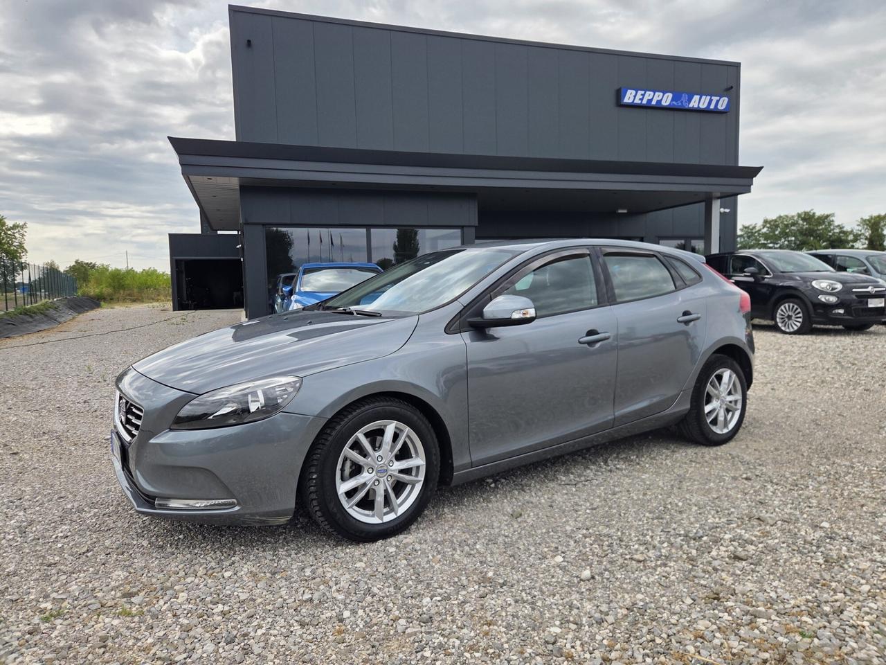 VOLVO V40 1.6 DIESEL DEL 2015 CON 130.000KM
