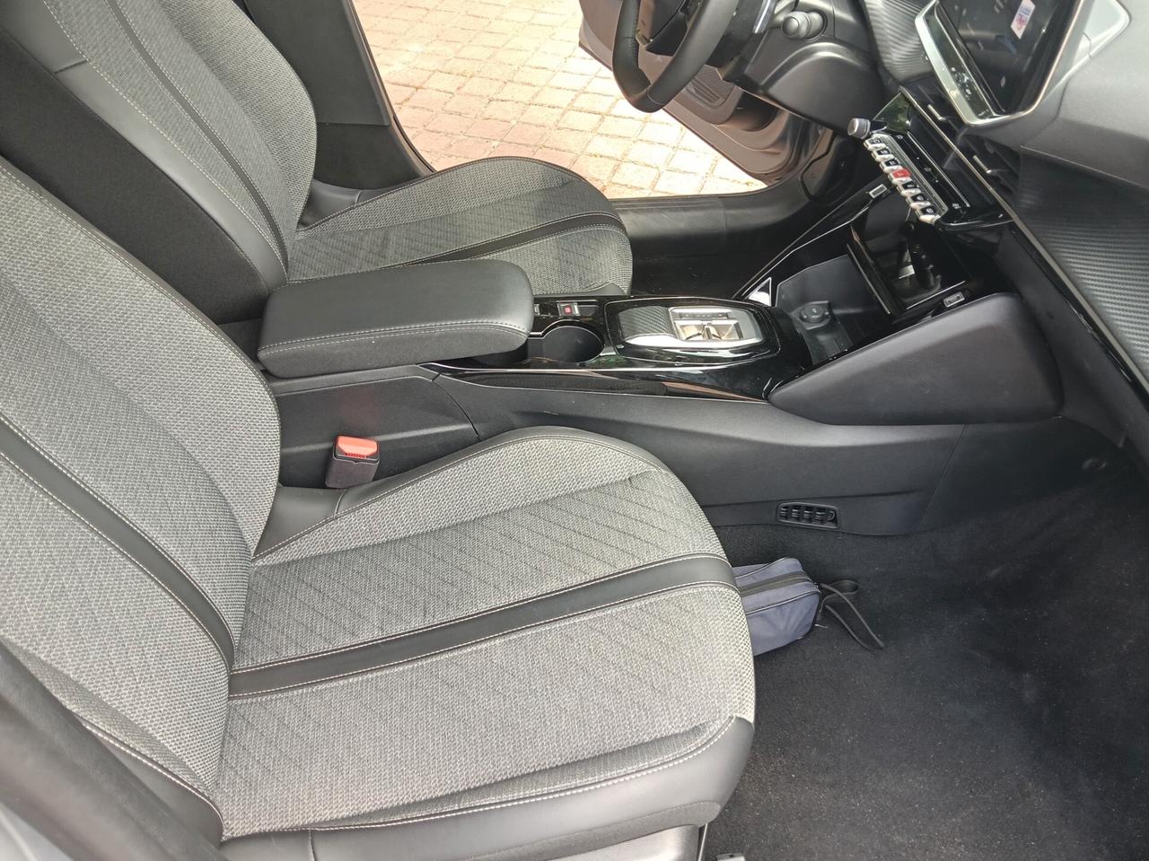 Peugeot 208 Hybrid 100 e-DCS6 Allure 2025