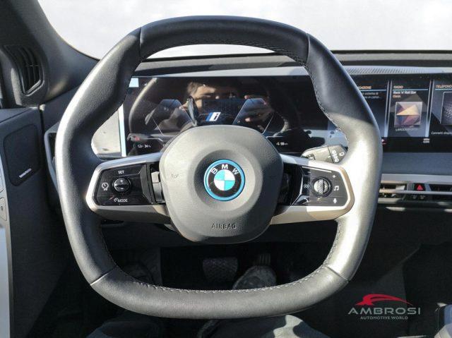 BMW iX xDrive40 Pacchetto Sportivo Edition Signature