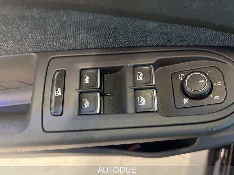 Volkswagen Golf 8 2.0 TDI SCR LIFE DSG 115 CV